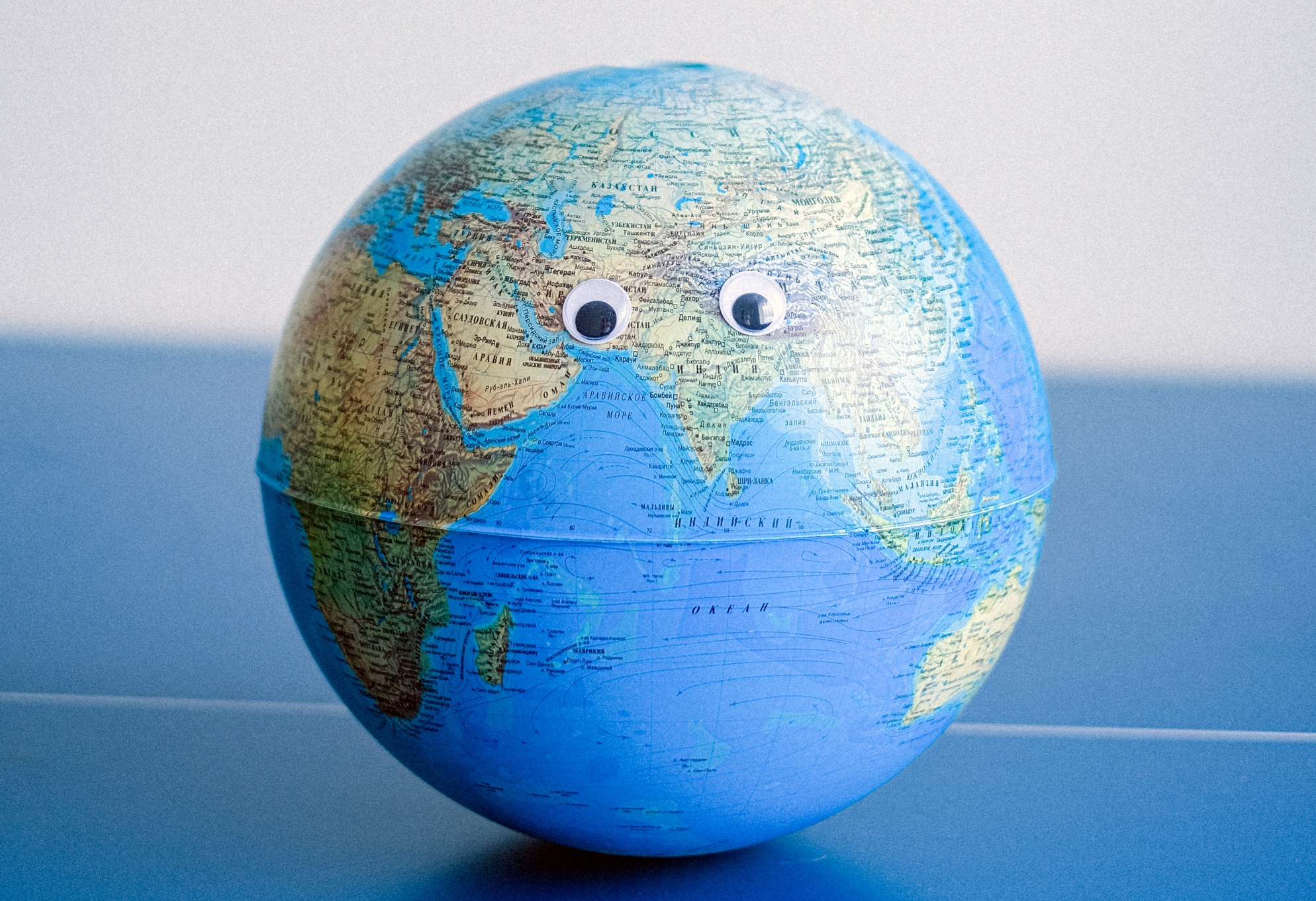 No mundo de hoje, a **educação ambiental** é mais do que uma tendência; é uma necessidade. Na IG3 Consultoria, temos a paixão e o compromisso de fornecer programas de educação ambiental de alta qualidade que inspirem e capacitam indivíduos, comunidades e organizações.  Nossos serviços de educação ambiental incluem:  1. **Workshops e Seminários:** Oferecemos workshops interativos e seminários informativos sobre temas essenciais como **sustentabilidade**, **conservação**, **reciclagem** e **uso responsável de recursos**.  2. **Programas para Escolas e Instituições:** Desenvolvemos programas educacionais personalizados que integram a **consciência ambiental** em currículos escolares e corporativos.  3. **Consultoria em Políticas Ambientais:** Auxiliamos empresas e governos na criação e implementação de políticas que promovem a **responsabilidade ecológica**.  4. **Engajamento Comunitário:** Trabalhamos com comunidades para fomentar a **participação cívica** em questões ambientais e promover a **gestão sustentável** do meio ambiente local.  Na IG3 Consultoria, acreditamos que a **educação ambiental** é a chave para um futuro mais verde e sustentável. Com uma abordagem personalizada e centrada no ser humano, nossos programas são projetados para informar, inspirar e instigar ação.  Conecte-se conosco hoje para explorar como nossos serviços de educação ambiental podem ajudar você ou sua organização a fazer uma diferença positiva no mundo. A hora de agir é agora. Junte-se a nós na jornada para um planeta mais saudável. 